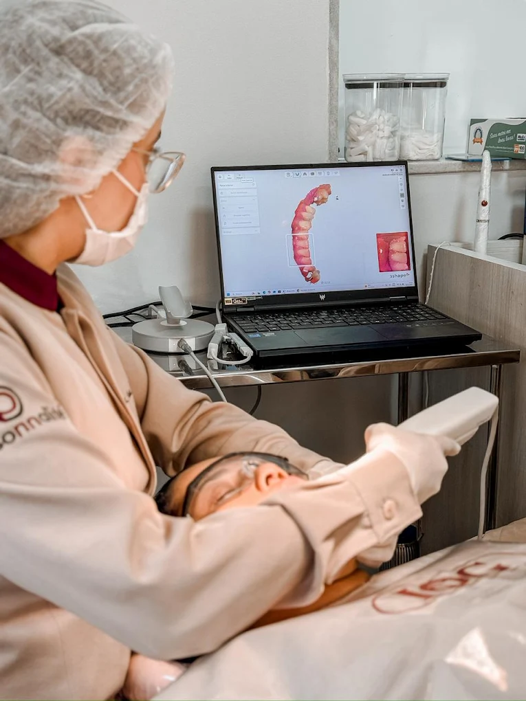 Escaneamento digital intraoral 3D utilizado no planejamento dos implantes